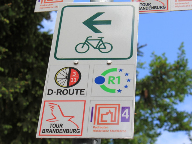 D-Route 3, Europaradweg R1, Tour Brandenburg und Radroute Historische Stadtkerne 4 verlaufen teilweise trassengleich